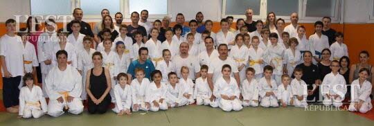 dombasle-sur-meurthe-seance-de-karate-en-famille-sur-le-tatami-1463437969